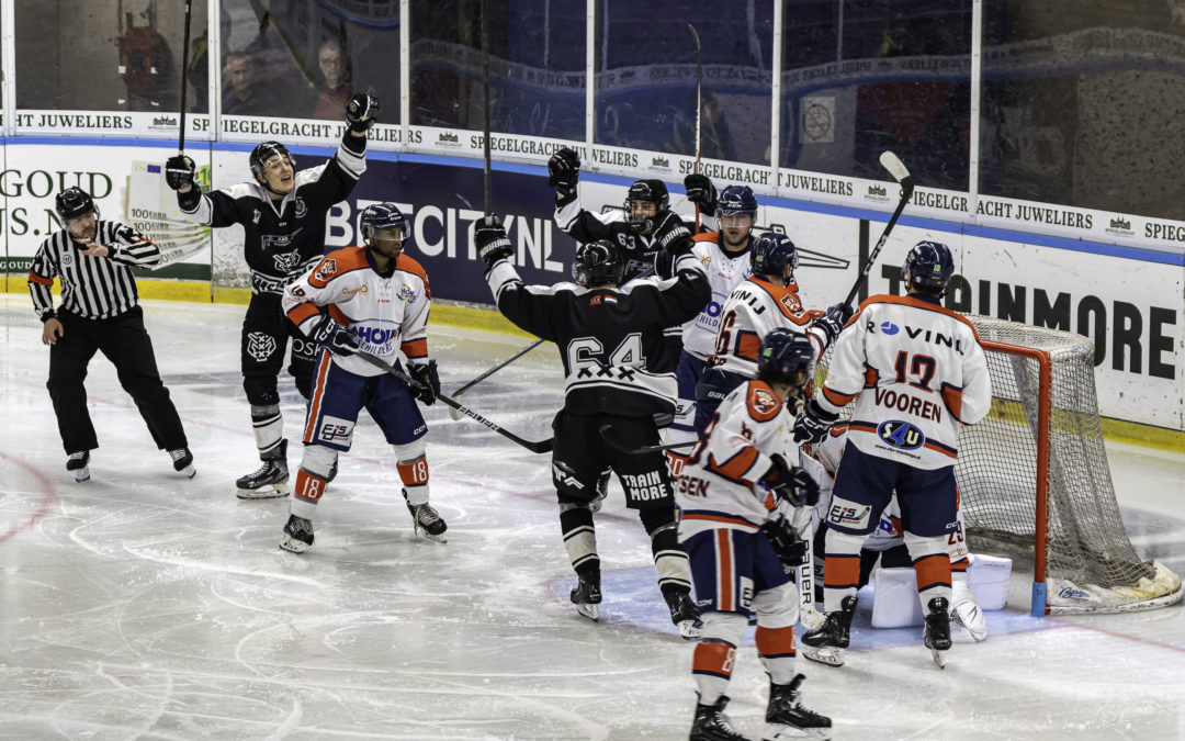 Amsterdam Tigers heroveren voorsprong in enerverende wedstrijd